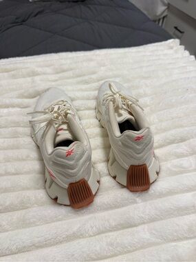 Reebok Off-White Sneakers with Pink Logo & Gum Heel